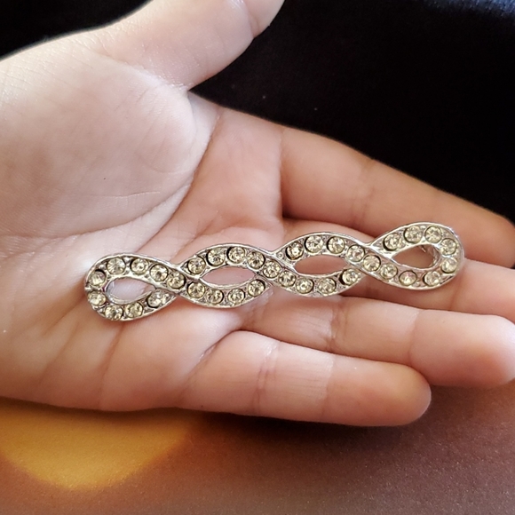 Double infinity loop styleâ˘clear rhinestonesâ˘shine - Picture 1 of 11